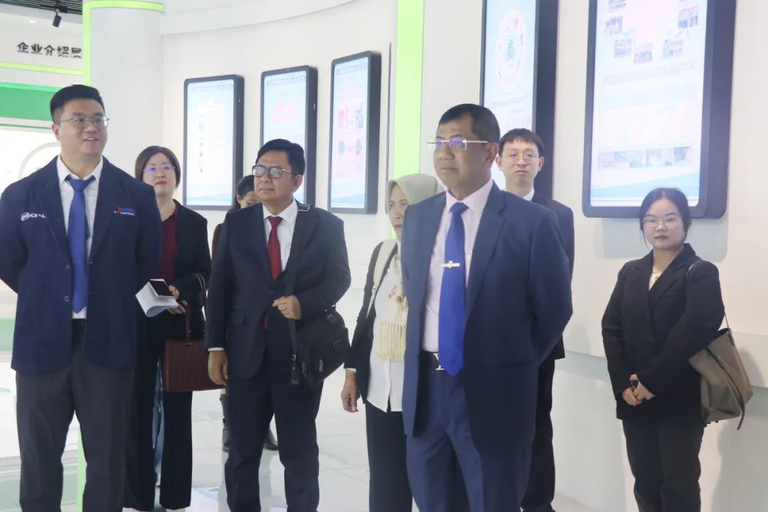 20231208-3-印尼工業(yè)部、莫羅瓦利金屬工業(yè)理工學(xué)院、佛山職業(yè)技術(shù)學(xué)院蒞臨邦普循環(huán)交流訪問(wèn).jpg
